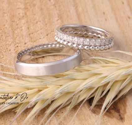 Duo d'alliances assorties en or gris recyclé 18 carats, le choix de l'élégance !