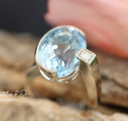 Création de bague sur-mesure en or blanc, aigue marine et diamant
