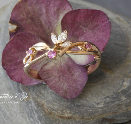 Alliance éthique inspiration florale, saphirs roses et diamants