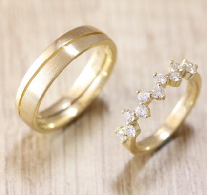 Alliances or jaune et diamants 
