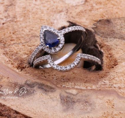 Bague de fiançailles originale en saphir et diamants avec une alliance ajustée