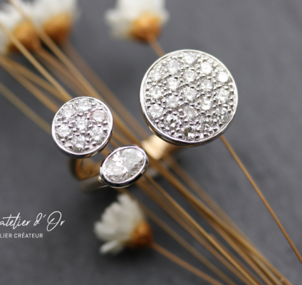 Bague ouverte en or éthique 18 carats – Pavage de diamants et diamant ovale