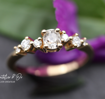 Bague de fiançailles en or jaune et diamants taille ancienne