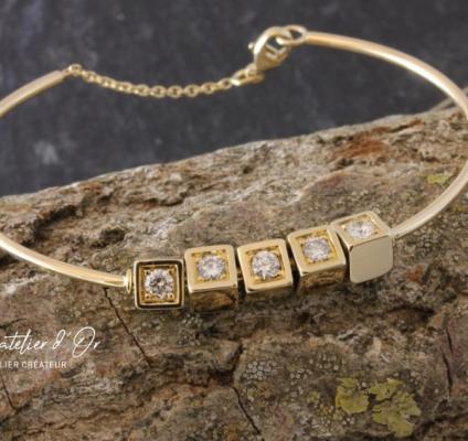 Bracelet jonc en or éthique 18 carats avec diamants sertis dans des cubes