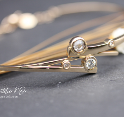 Quand l’or se souvient : la beauté d’un bijou transformé avec ce bracelet style jonc ajusté