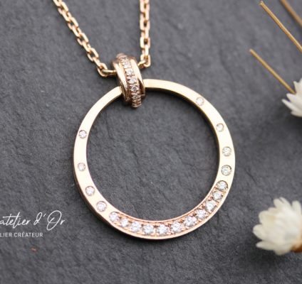 Collier sur mesure en or rose et diamants pour un anniversaire inoubliable