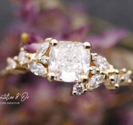 Bague de fiançailles en or éthique 18 carats – diamant coussin & navettes