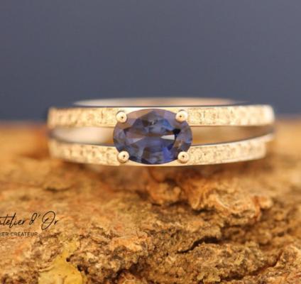 Bague de fiançailles en or blanc avec saphir et diamants