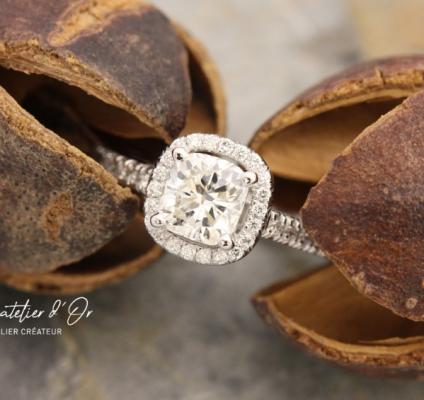 Magnifique bague de fiançailles en or blanc et diamants