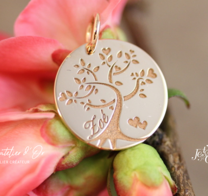 Médaille enfant personnalisée en or éthique 18 carats 