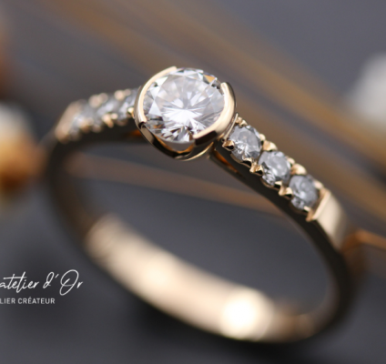 Une bague en or jaune éthique 18 carats et diamants : l’équilibre parfait