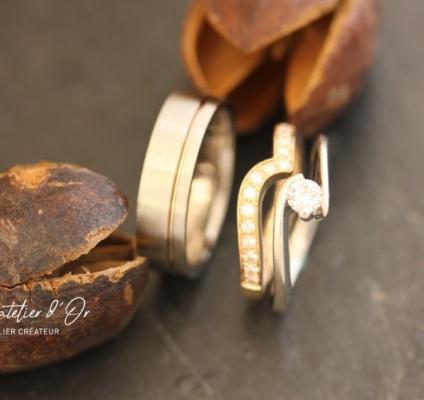 Duo d'alliances en or éthiques et bague de fiançailles ajustée