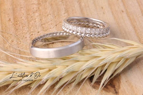 Duo d'alliances assorties en or gris recyclé 18 carats, le choix de l'élégance !