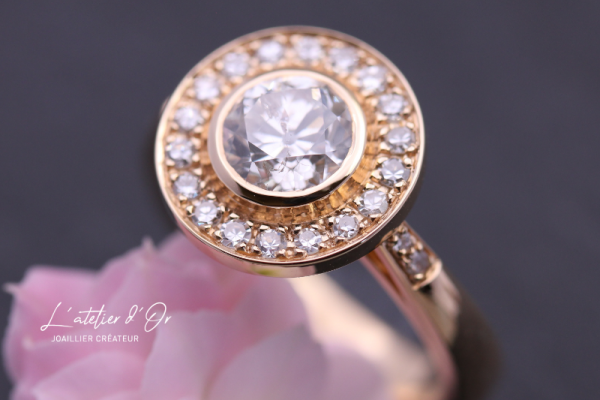 Bague de fiançailles en or jaune et diamants
