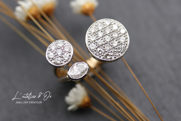 Bague ouverte en or éthique 18 carats – Pavage de diamants et diamant ovale
