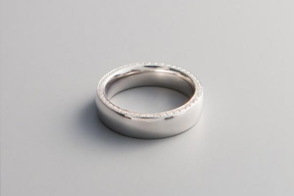 Alliance or blanc et diamants à Charbonnières-les-Bains 