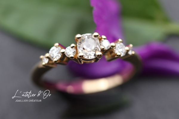 Bague de fiançailles en or jaune et diamants taille ancienne