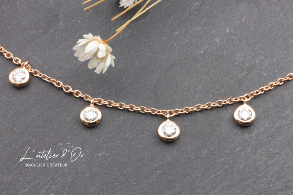 Collier ras de cou en or avec pampilles diamants – Une création unique et précieuse