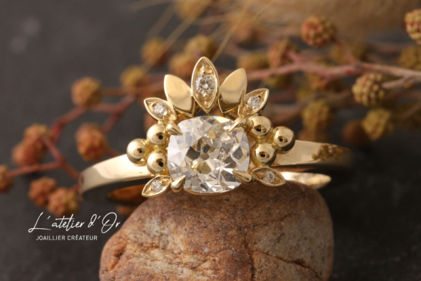 Bague de fiançailles diamant coussin création originale par L'Atelier d'Or