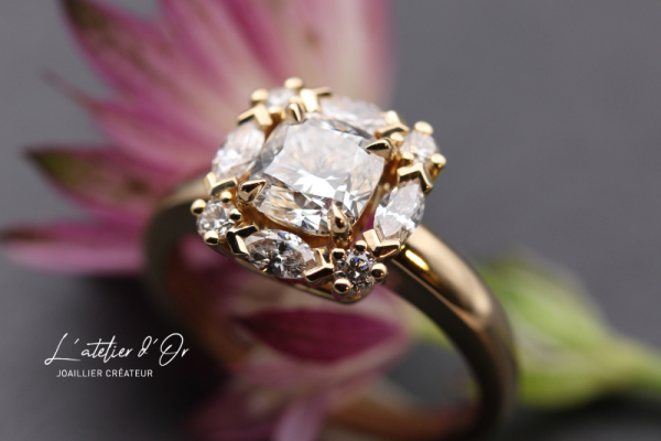 Bague de fiançailles unique en or recyclé 18 Carats avec diamants éthiques