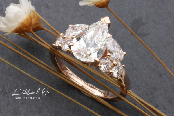 Bague de fiançailles unique en or recyclé 18 carats et diamants éthiques