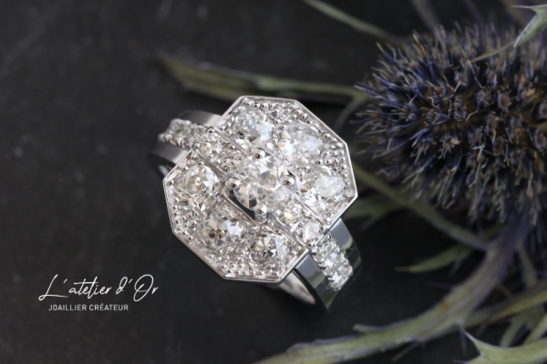 Sublime bague de fiançailles originale en or blanc 18 carats et diamants