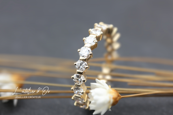Alliance en or jaune éthique 18 carats et diamants – Sertissage raffiné