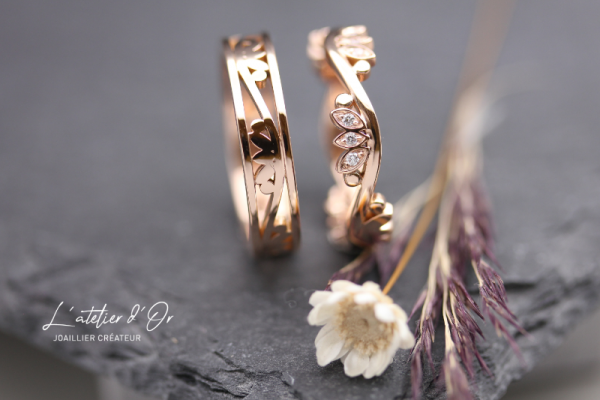 Alliances assorties en or rose 18 carats, l'élégance d'un amour unique