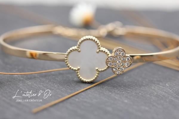 Jonc ajusté en or jaune 18 carats  avec nacre et diamants