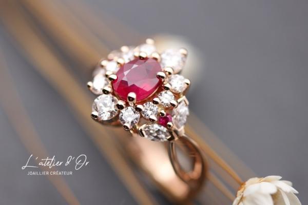 Bague entourage rubis et diamants : l'élégance incarnée, façonnée sur mesure