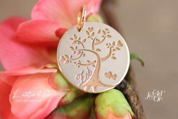 Médaille enfant personnalisée en or éthique 18 carats 