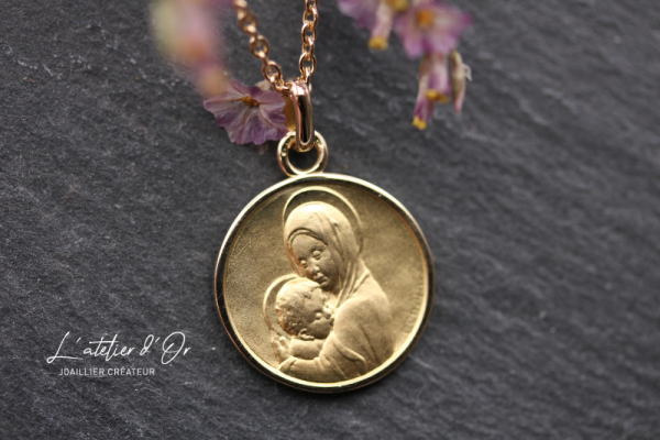 Médaille de Baptême en or éthique 18 carats – Collection Je T'AdOr 