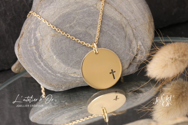 Médaille enfant Je T'AdOr petite croix en or éthique 18 carats