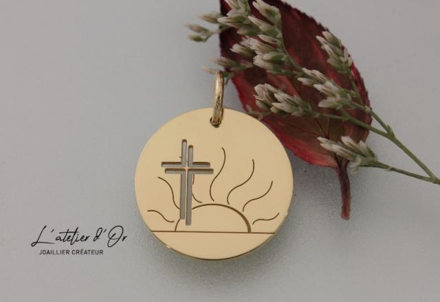 Médaille enfant sur mesure en or éthique 18 carats - Je T'AdOr par L'Atelier d'Or