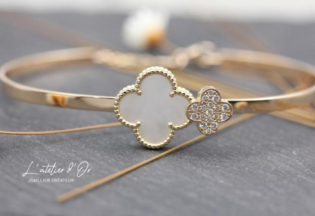Jonc ajusté en or jaune 18 carats  avec nacre et diamants