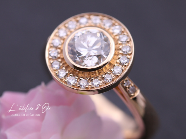 Bague de fiançailles en or jaune et diamants