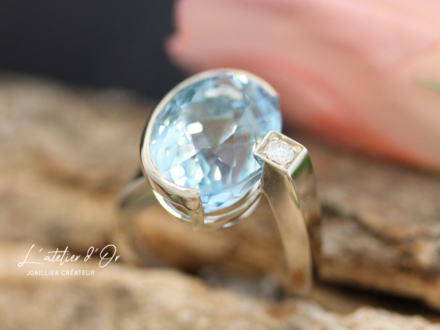 Création de bague sur-mesure en or blanc, aigue marine et diamant