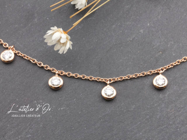 Collier ras de cou en or avec pampilles diamants – Une création unique et précieuse