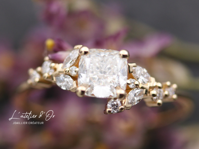 Bague de fiançailles en or éthique 18 carats – diamant coussin & navettes