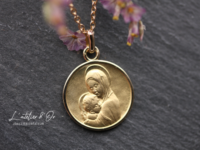 Médaille de Baptême en or éthique 18 carats – Collection Je T'AdOr 